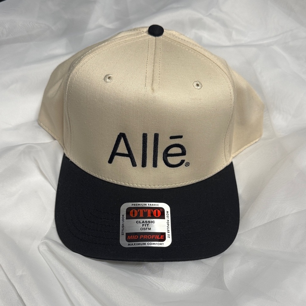 Allé Cream and Black Snapback Hat